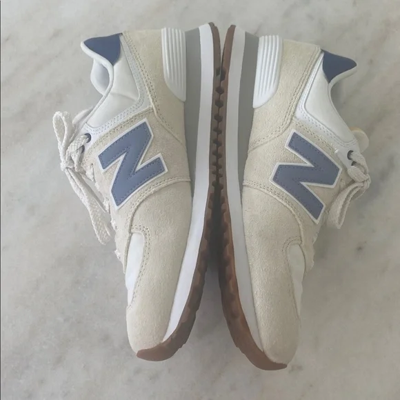 New Balance Women’s Cream and Light Blue Sneakers - Picture 2 of 5